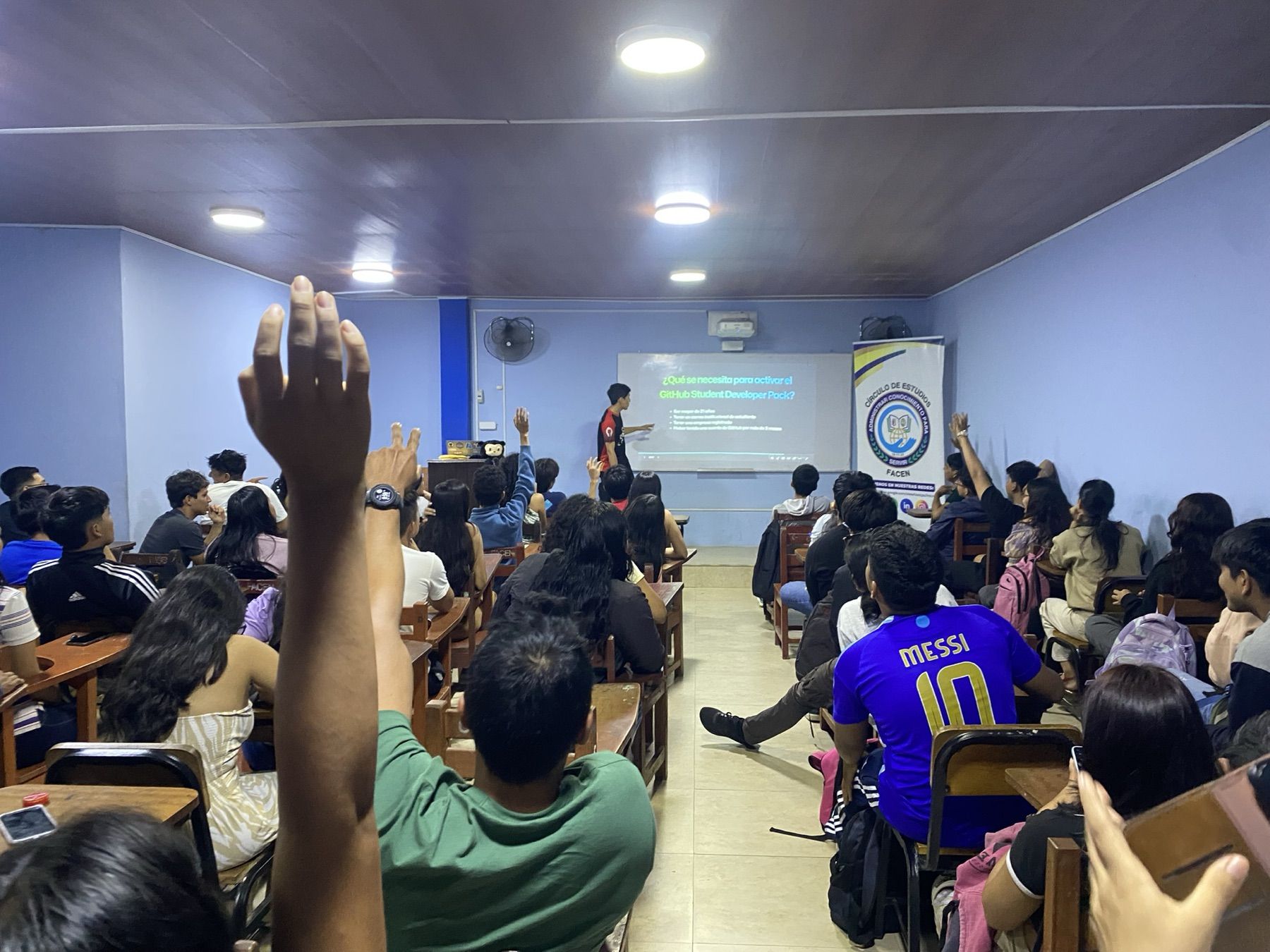A full classroom during GitHub Fest Iquitos
